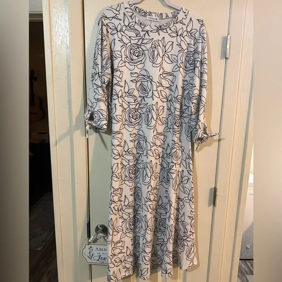 Monochrome Rose Pattern Midi Dress - Picture 1 of 2